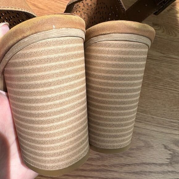 Universal Threads Sandals Sling Back 4-inch Heels Faux Leather Vegan Size 9.5 - Picture 7 of 13